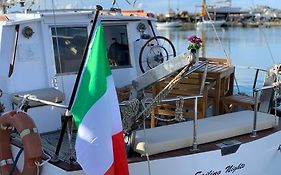 Sailing Nights Boat&Breakfast